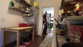 PLUMBER ADVENTURE Pt 1. Casalinga MILF vuole il cazzo dell&rsquo;idraulico.